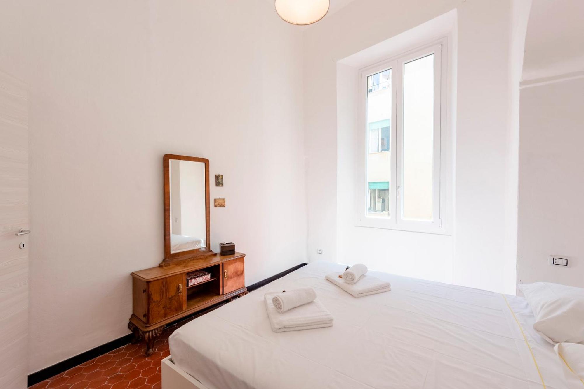 Joivy Excellent 2-bed Flat In Genoa's Old Town Genova